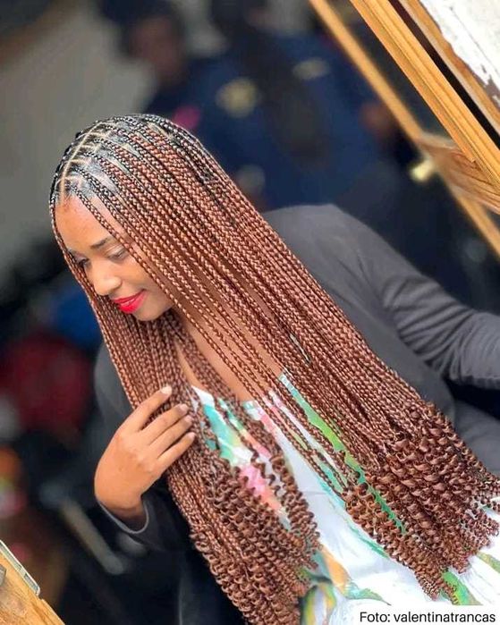 Extensões Afro luxuosas - Brilho, volume e estilo.