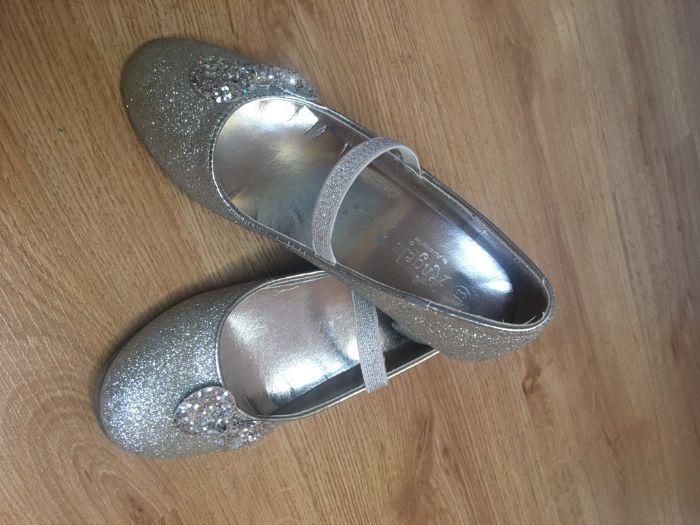 Sapatos princesa bela adormecida nº 32 Dourados brilhantes