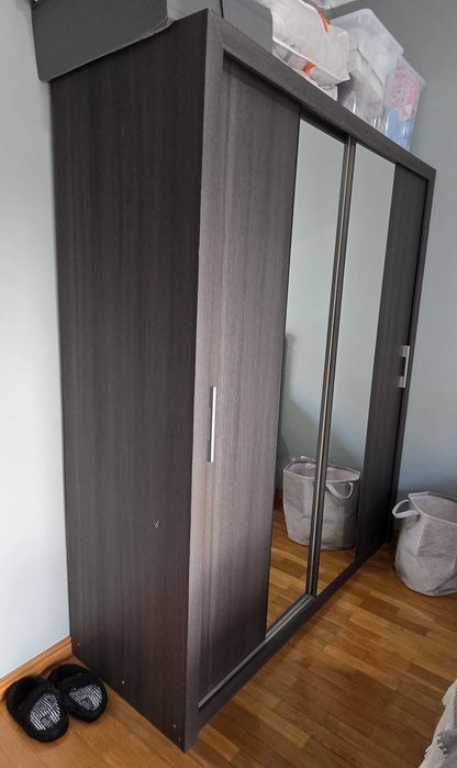 roupeiro castanho com vidro