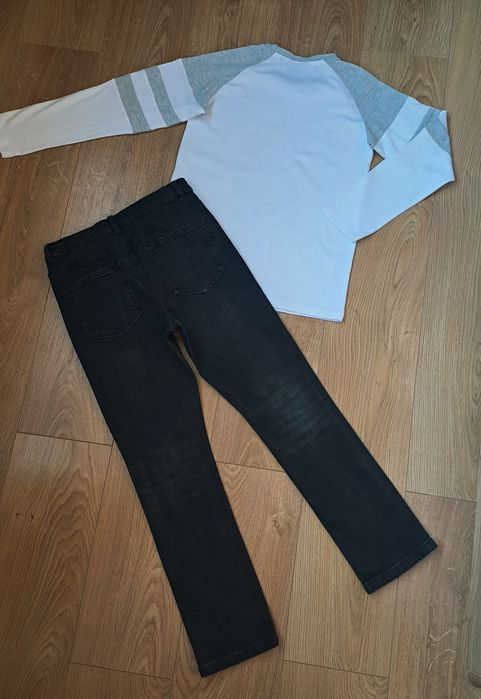 Чорні джинси для хлопчика та біла футболка реглан для хлопчика