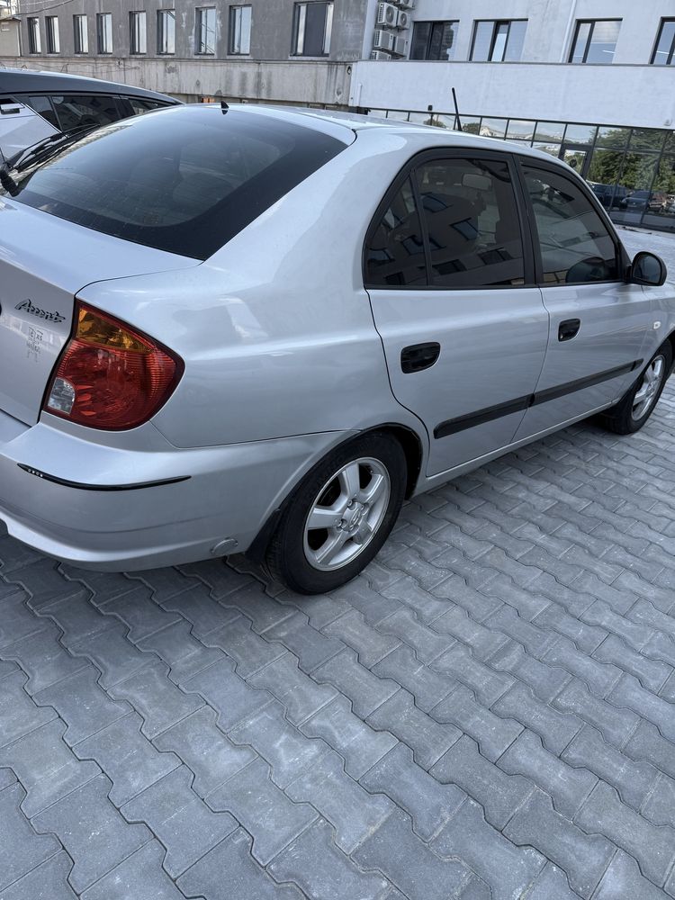 Hyundai accent 2005 року
