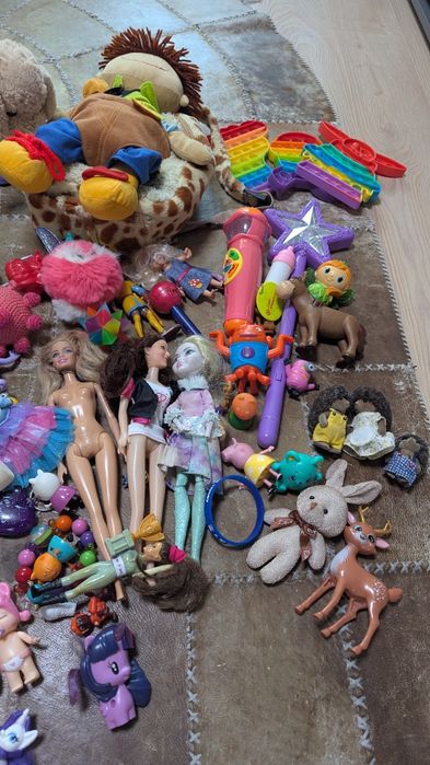 Іграшки одним лотом