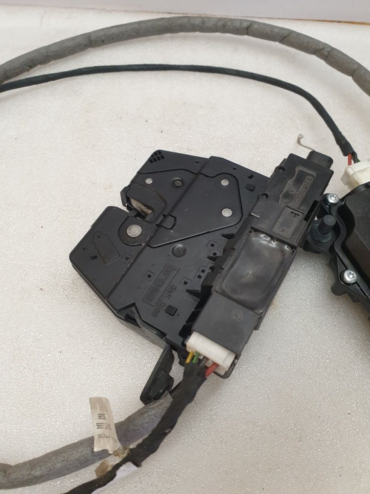 Bmw F01 F15 F10 F11 F31 zamek klapy bagażnika dociąg rygiel części