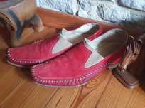 Czerwone skórzane buty, mokasyny 43