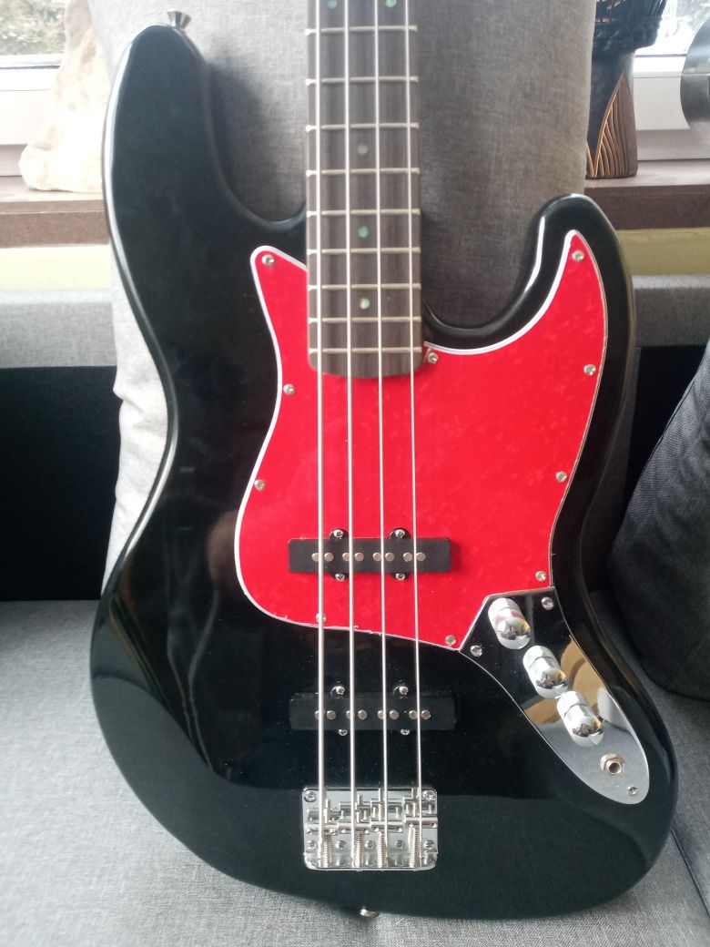 Gitara basowa nowa