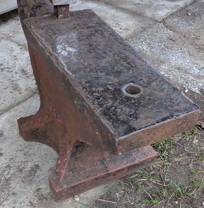 Kowadło o realnej wadze 111kg