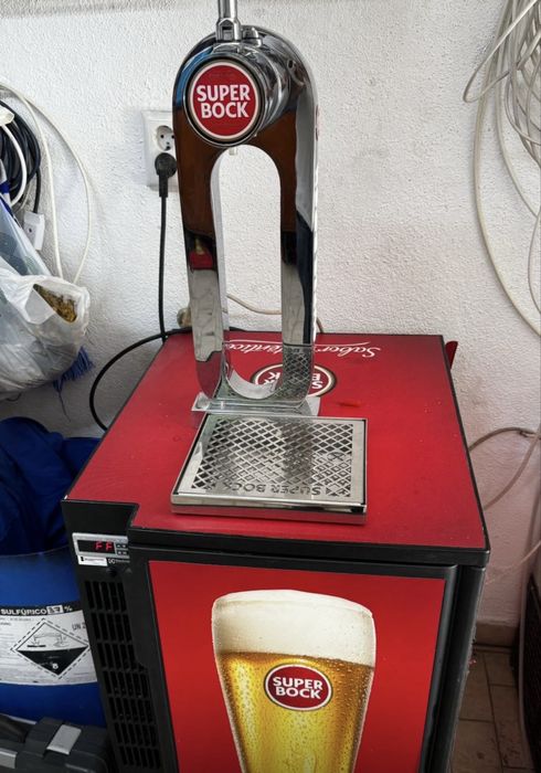 Vendo maquina de cerveja . Barr 20 litros tara perdida