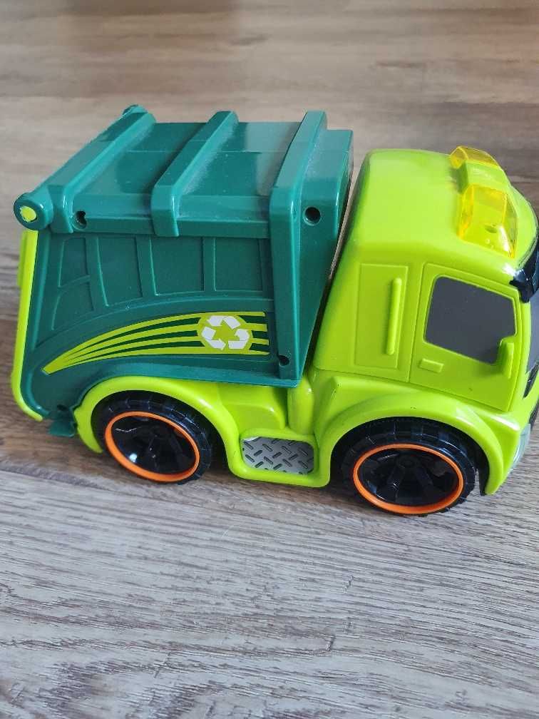 4 pojazdy z różnymi funkcjami, w tym Paw Patrol z figurką.