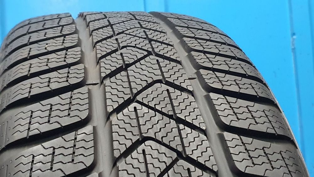 225/40 R18 Markowe opony zimowe Pirelli ! Rok 2023