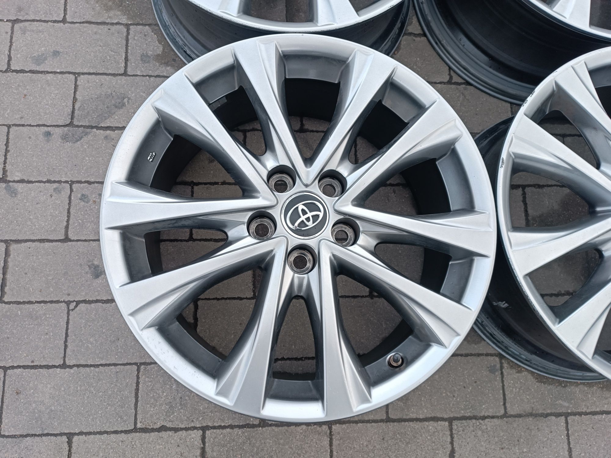 Felgi Alu Toyota Avensis II Corolla CHR 5x114.3 ET45 7.5J18