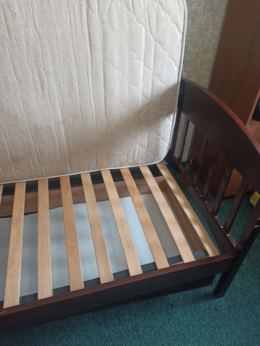 Продам дерев'яне ліжко
