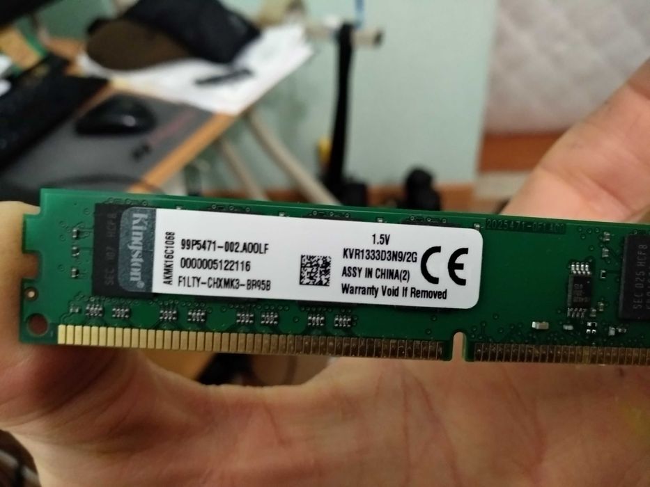 Продам оперативную память Kingston 2 GB DDR3, две планки по 2 gb.