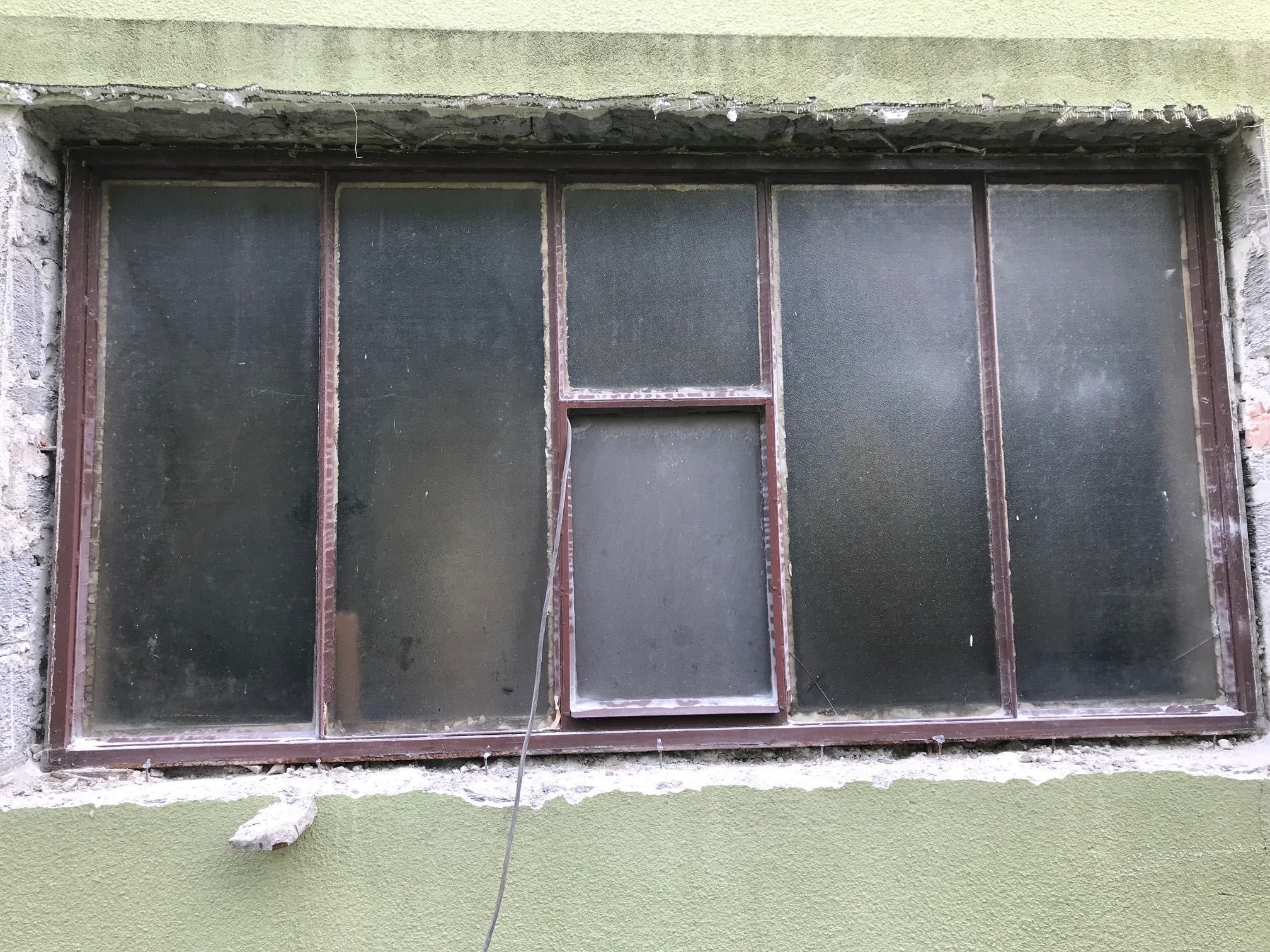 Okno do budynku gospodarczego, piwnicy lub garażu