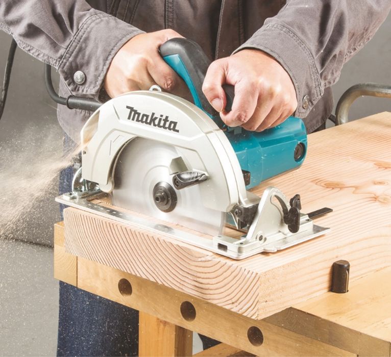 MAKITA Piła Pilarka Tarczowa Ręczna Mocna do Drewna 1600W Prezent