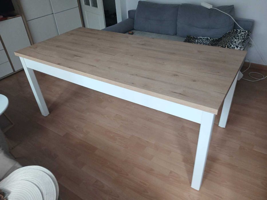 Stół do jadalni lub salonu