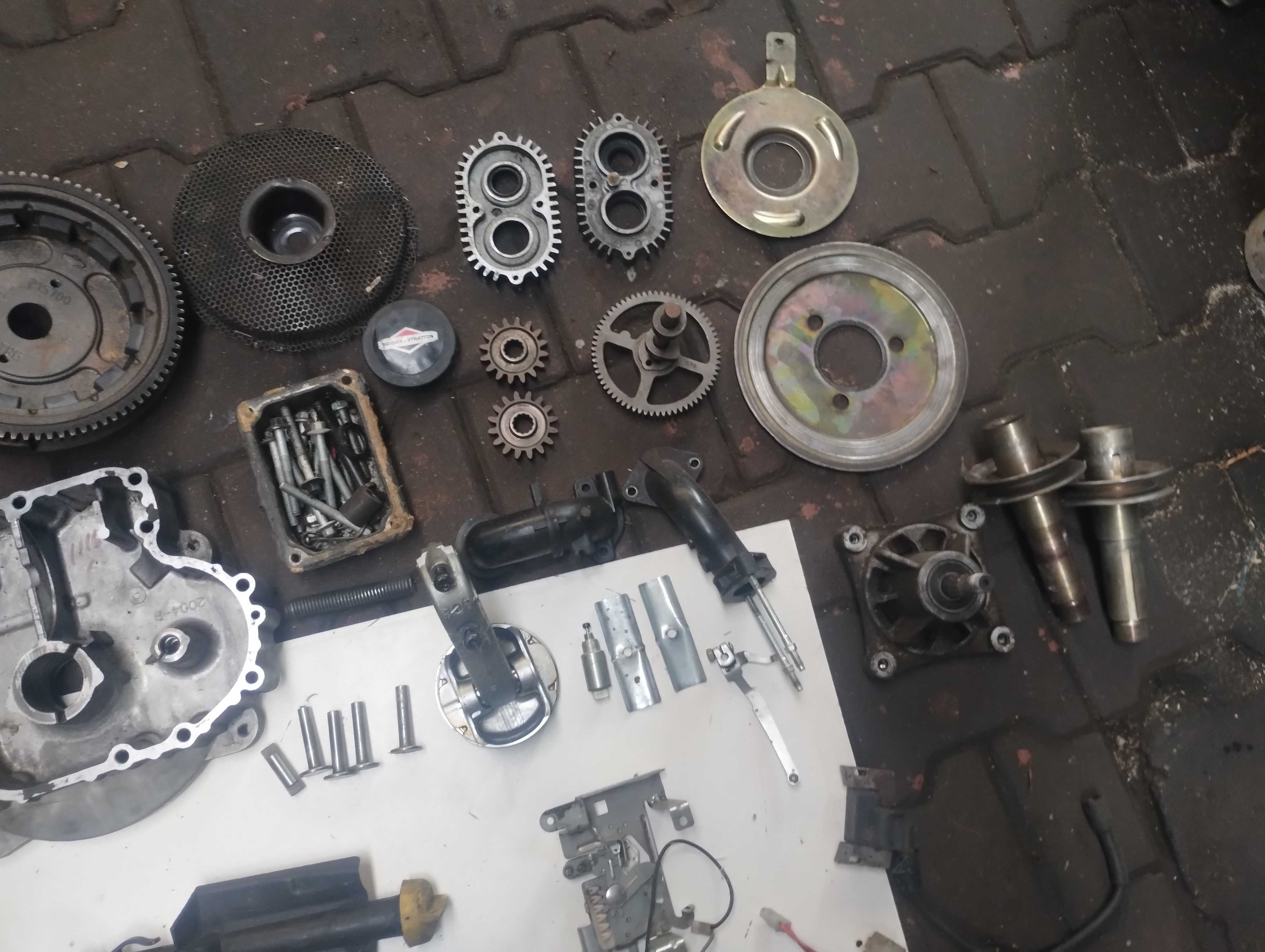 Briggs and stratton AVS 16KM wał miska tłok blok części