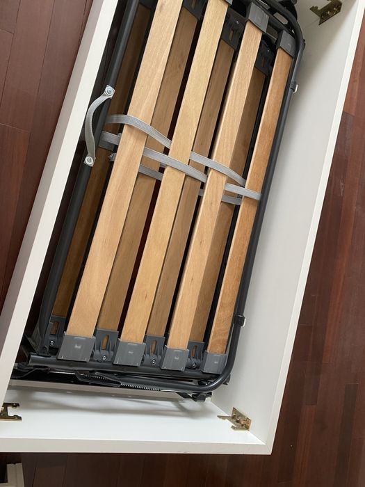 Estante e sofá cama