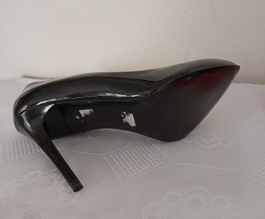 Szpilki skórzane nowe