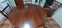 mesa de madeira redonda /oval com cadeiras