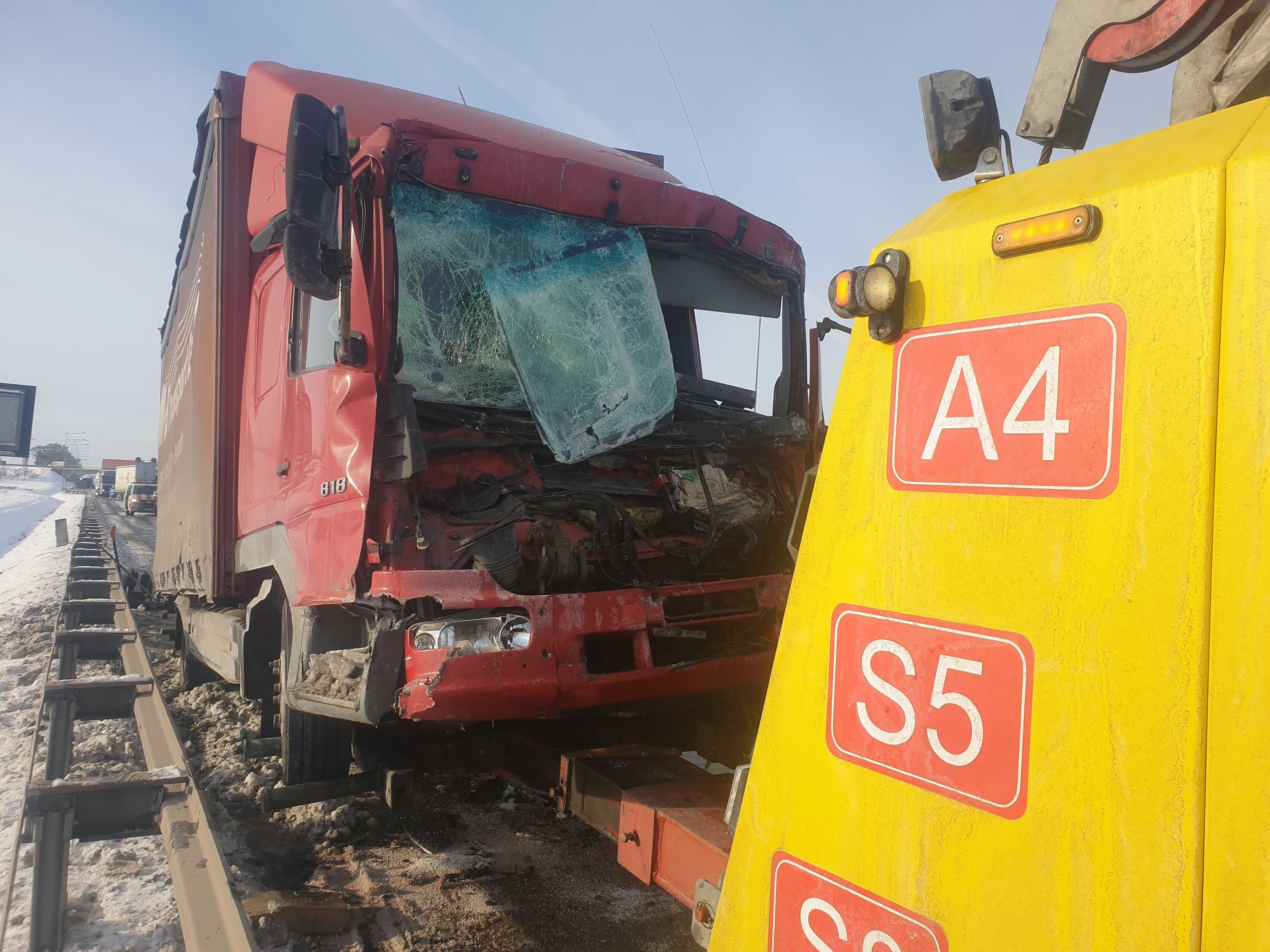 Mercedes atego 818 po wypadku w całości lub na części