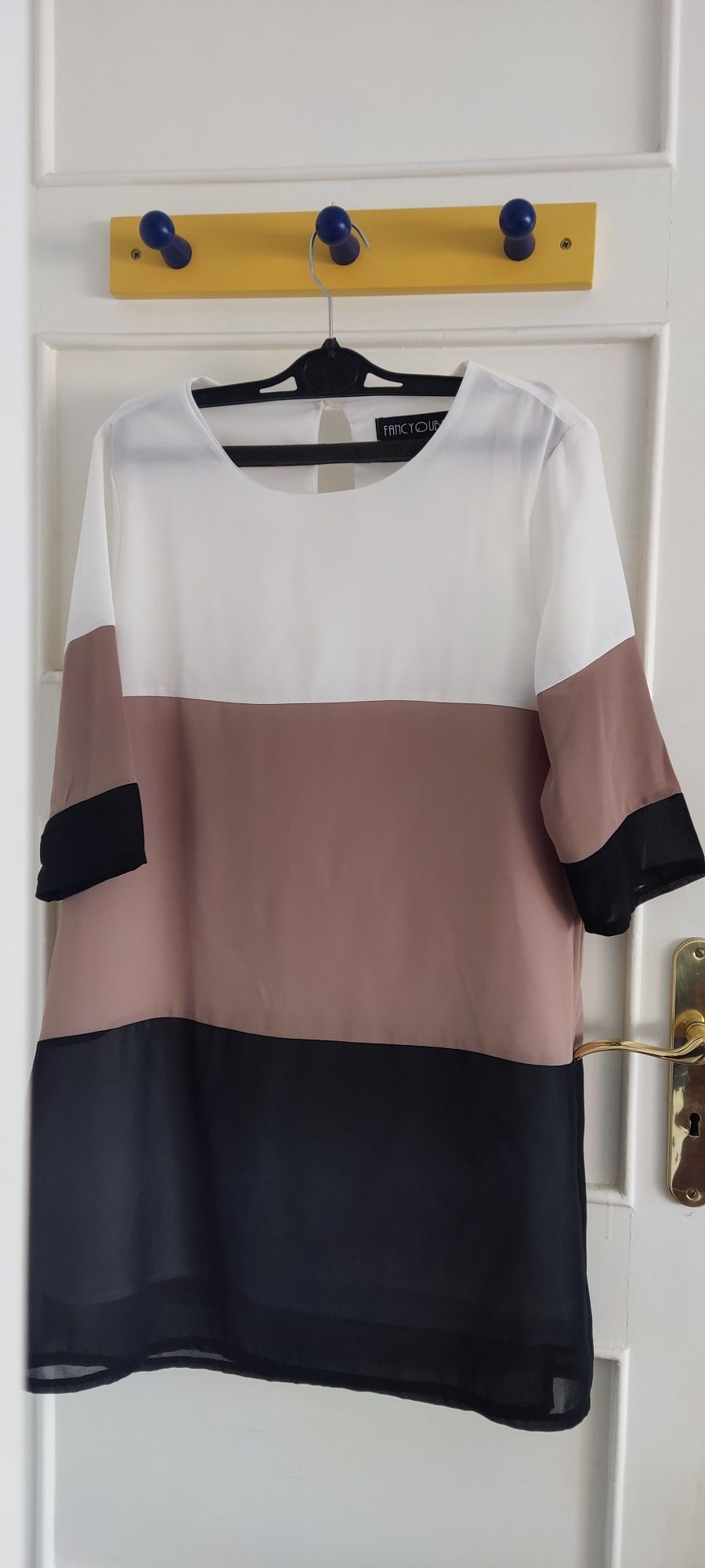 Vestido às riscas