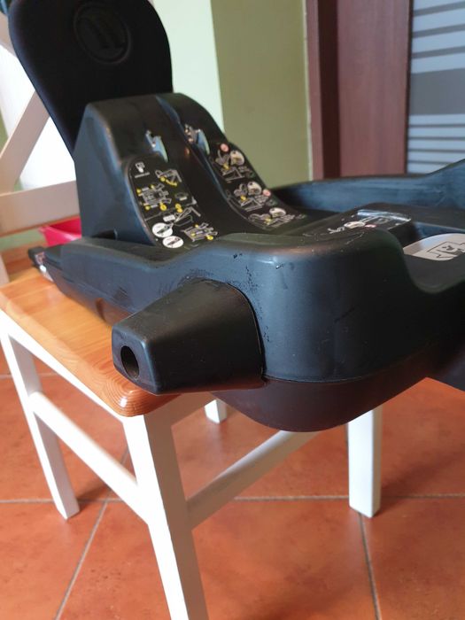 Fotelik Avionaut Pixel PRO z bazą isofix po bliźniakach