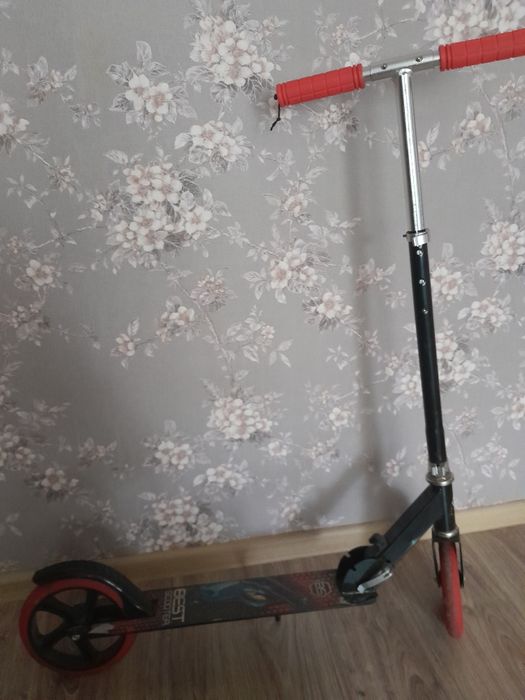 Продам  дитячий  самокат