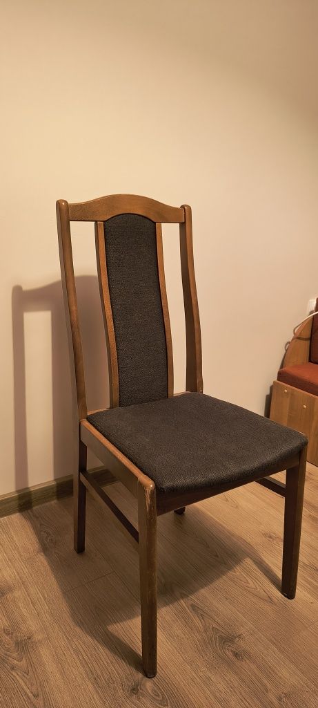 Krzesła używane do salonu