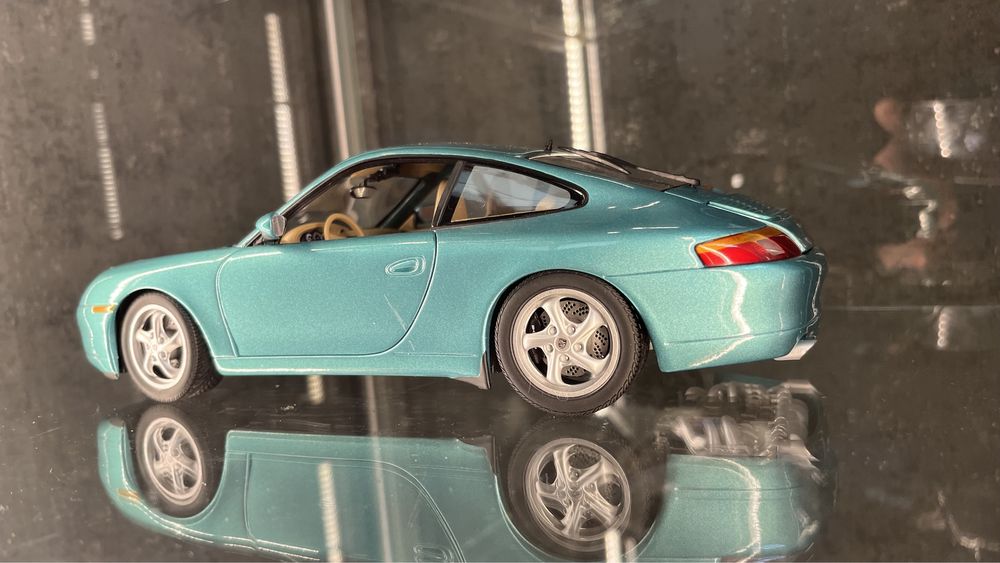 Porsche 911 996 Carrera - UT Models 1/18