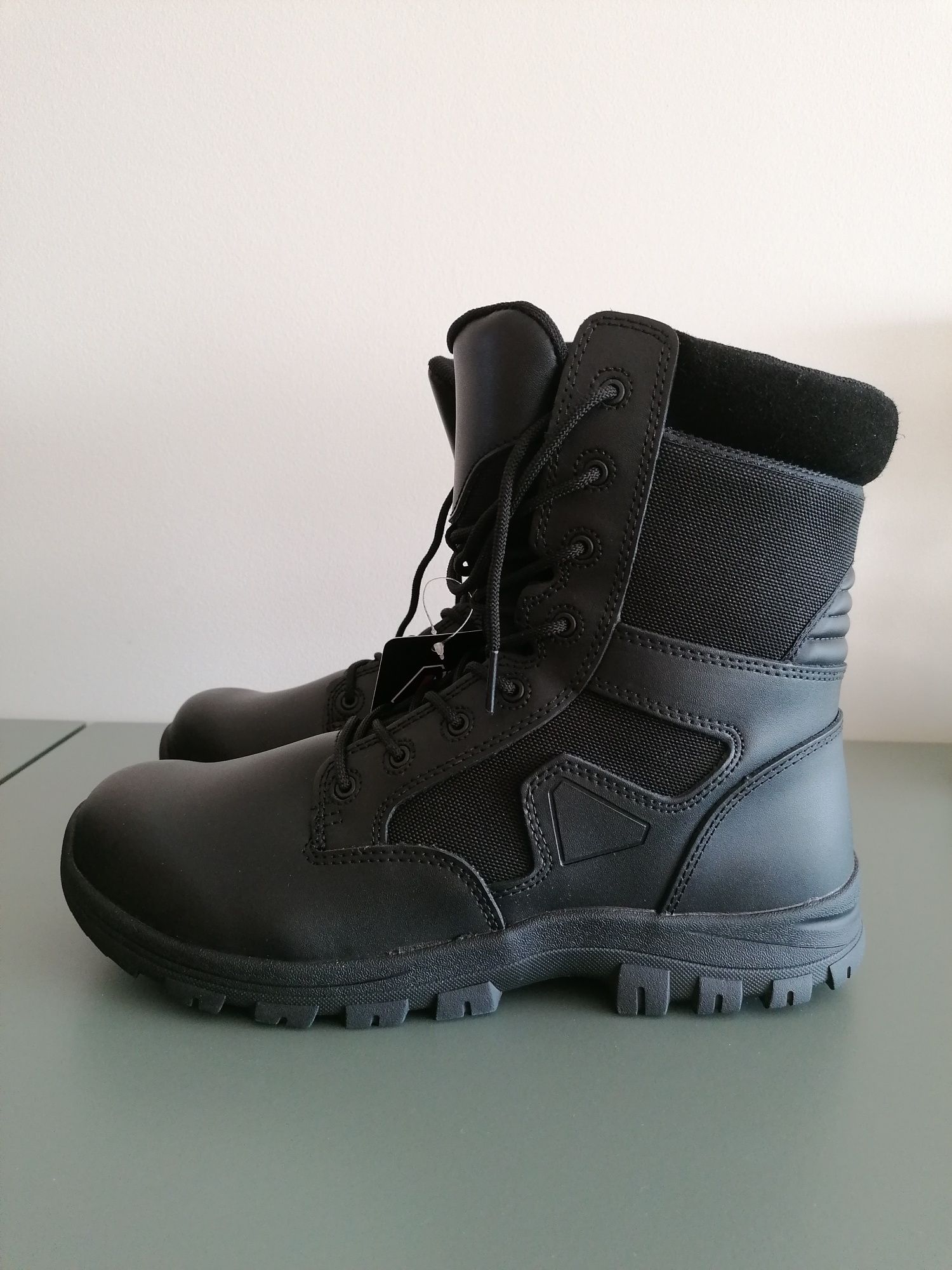 Botas de polícia novas