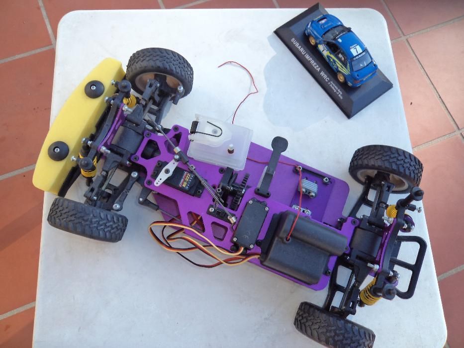 Carro telecomandado a gasolina