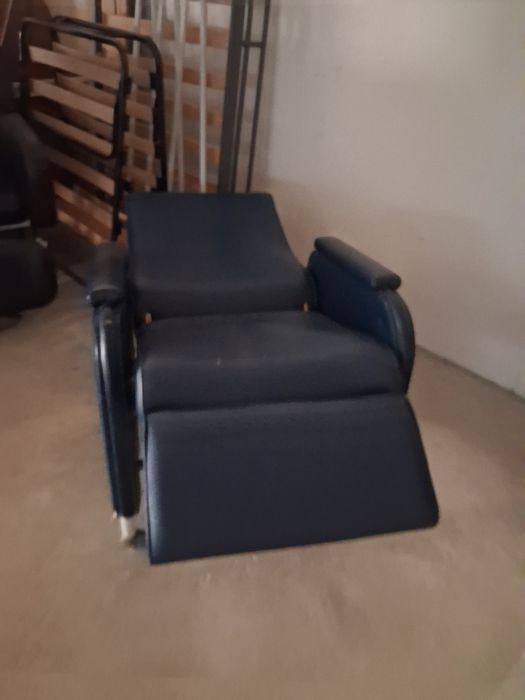 Varios : secretaria,sofa,balança, cadeirao com todas