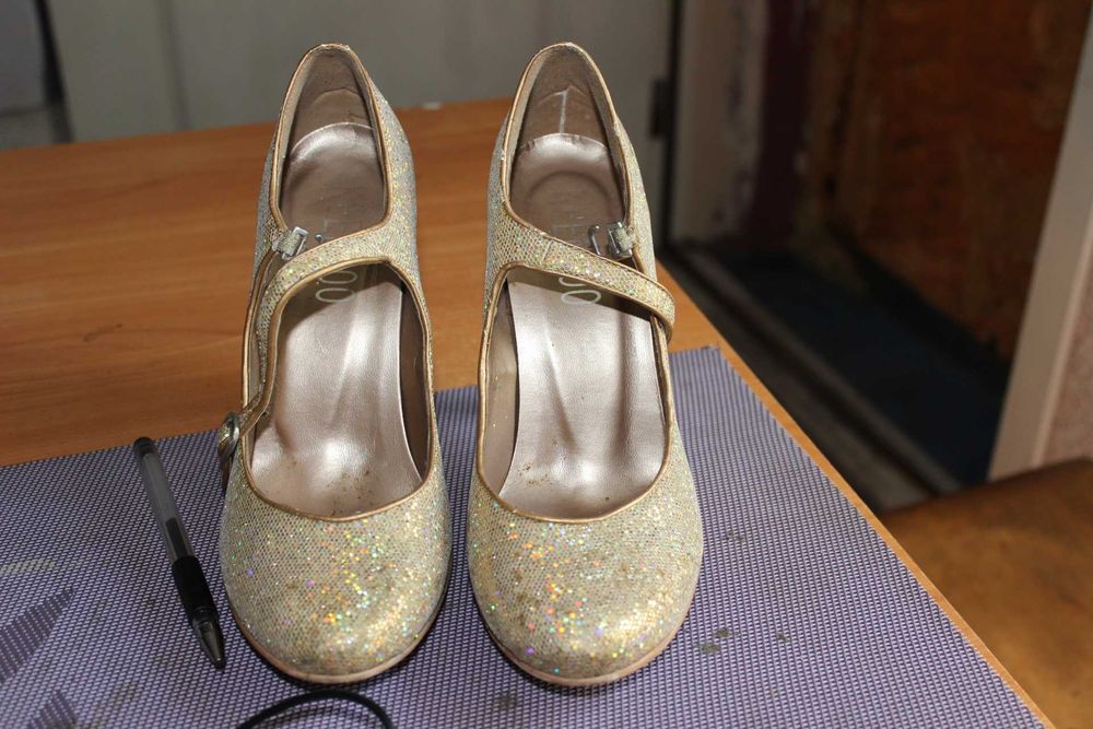 Туфли блестящие  женские - 37 р.
