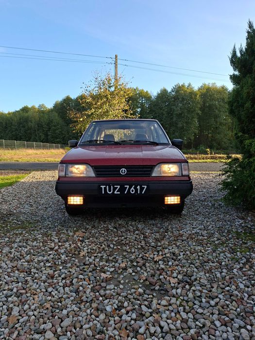 Klasyk w śród aut POLONEZ