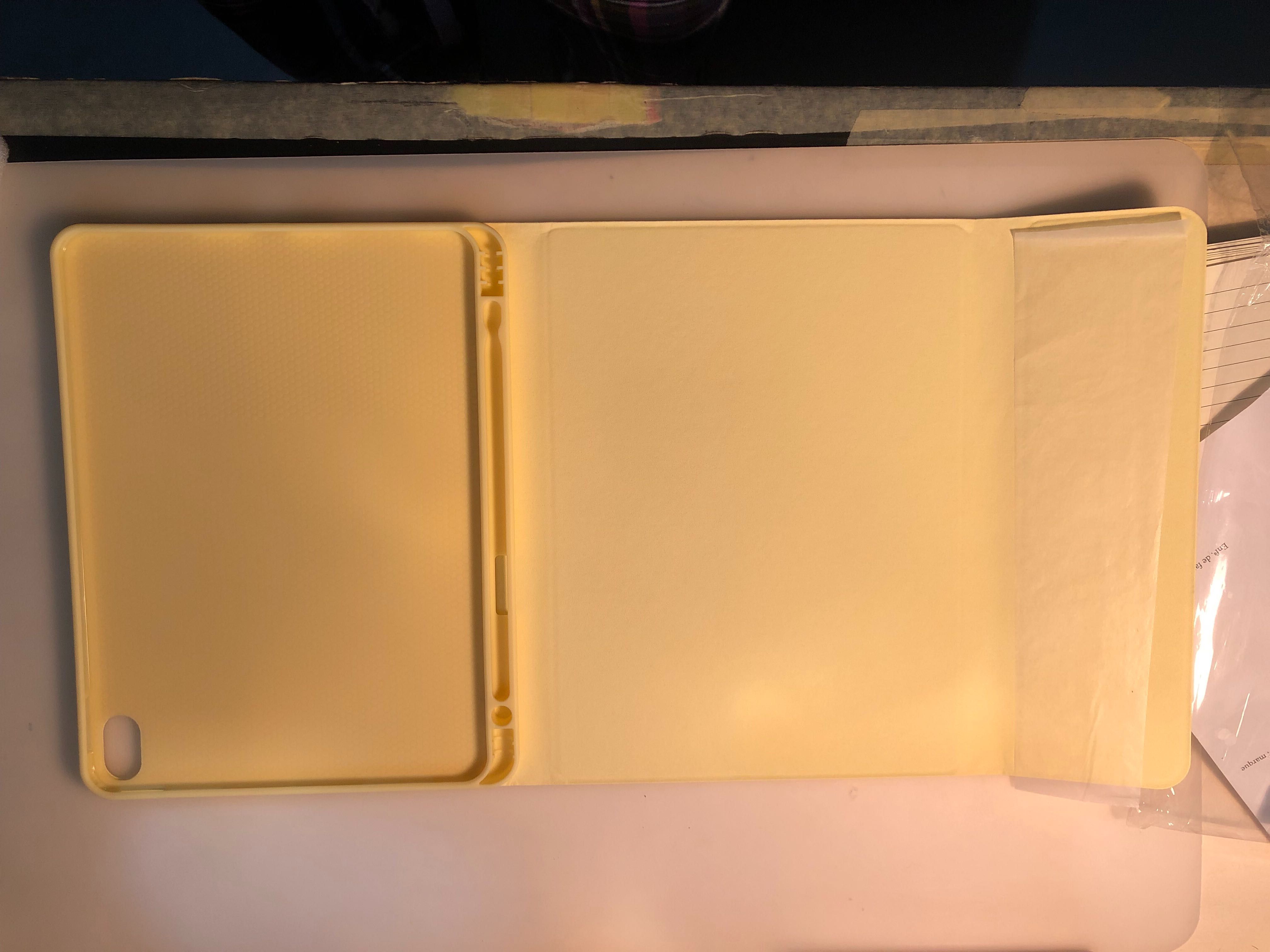 NOVO Capa amarela iPad 10.9 air com teclado