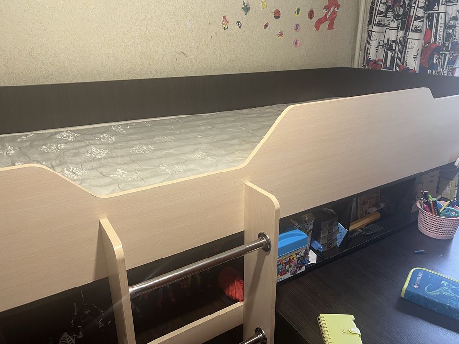 Ліжко , кровать чердак