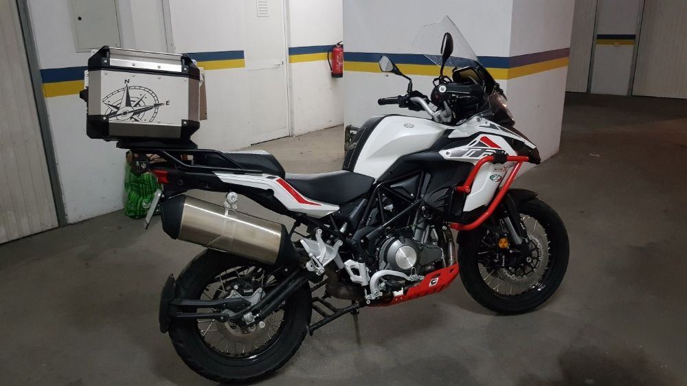 Autocolantes e personalizações Benelli TRK502