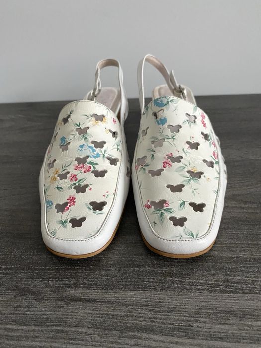 Босоніжки жіночі