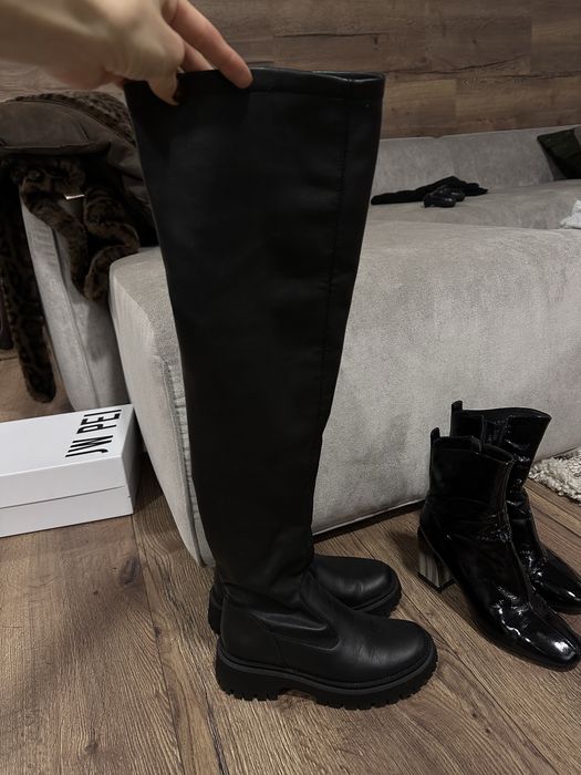 Ботфорди чоботи високі та черевики з лакованої шкіри