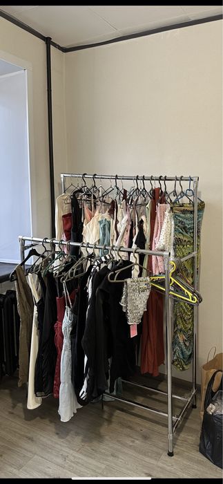 Стійка для одягу міцна та велика