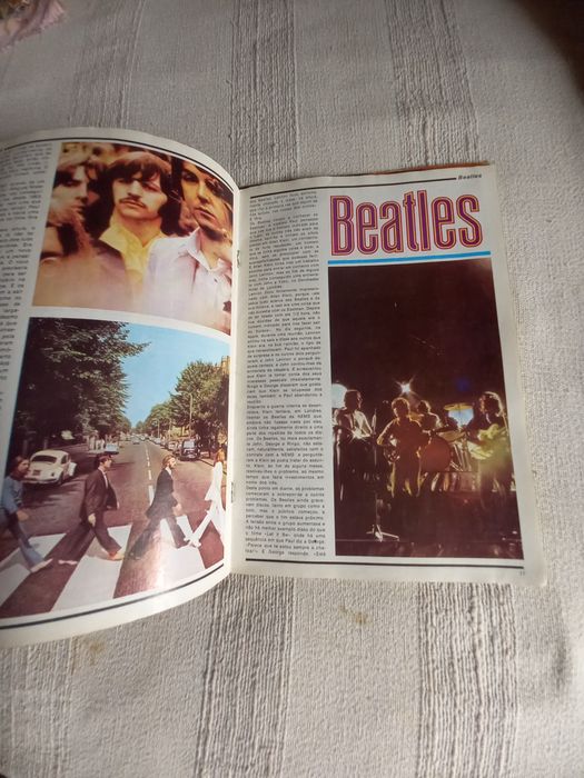 Revista Música e Som especial de 1978 sobre os Beatles com poster