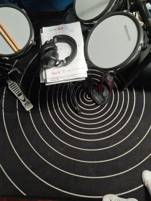 Bateria Millenium MPS-750X E-Drum Complete Bundl