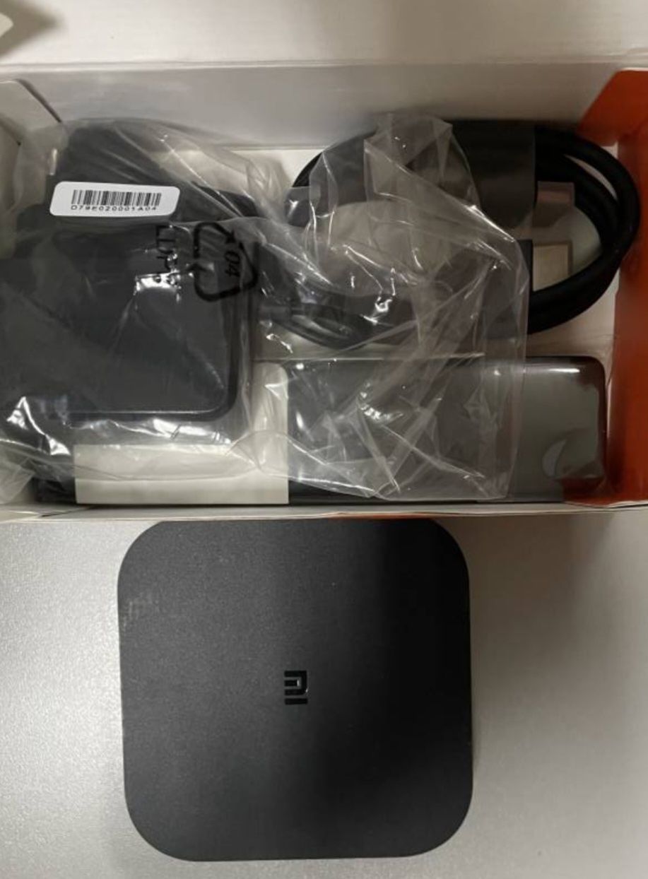 Продам новы медиаплеер Xiaomi 4k mi box s 2/8 gb