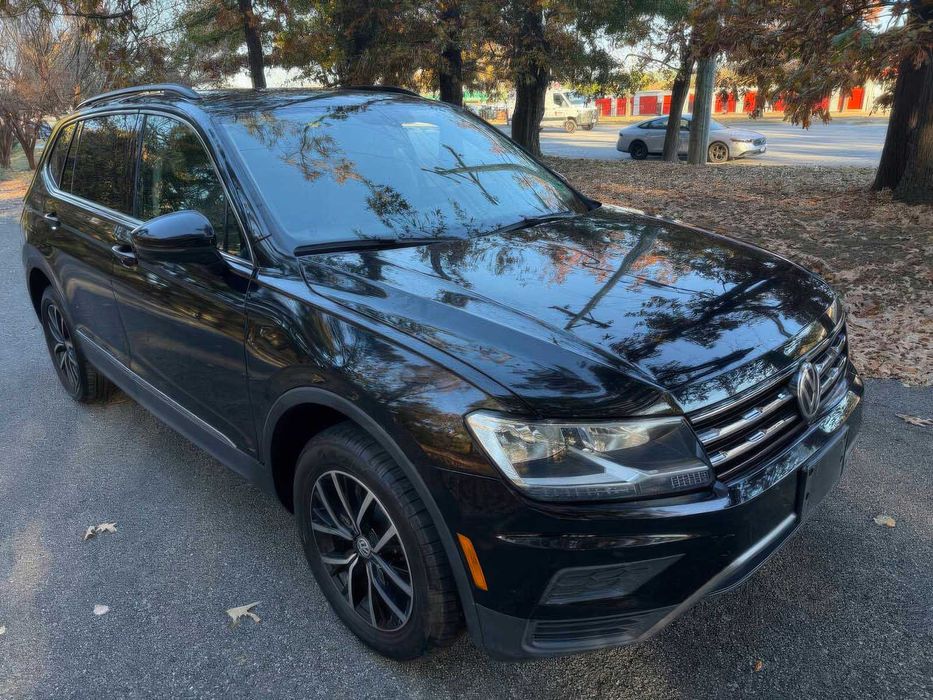 Volkswagen Tiguan      2021