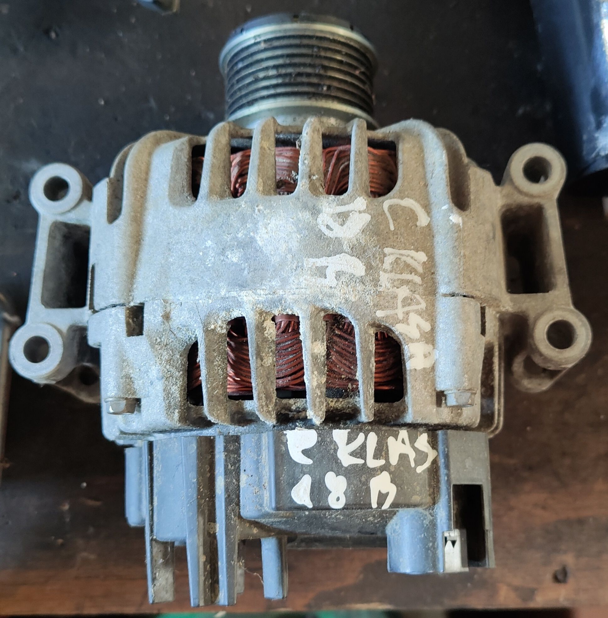 Mercedes W204 W211 alternator A271154.1402