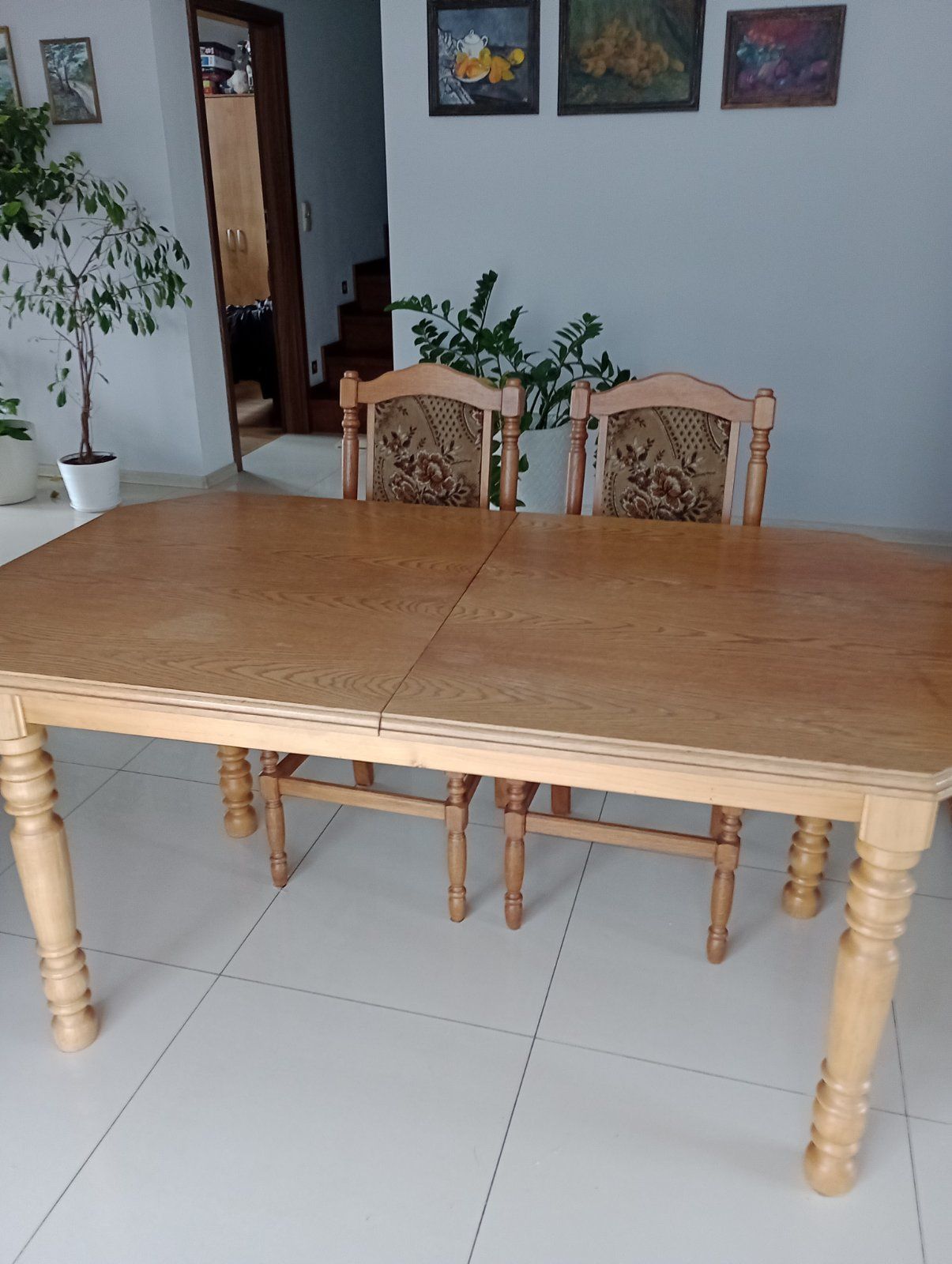 Krzeslo tapicerowane solidne
