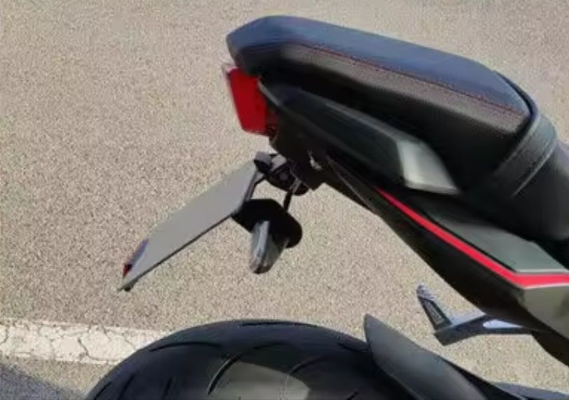 HONDA 2021-24 CBR 650 Mocowanie tablicy rejestracyjnej+ kierunkowskazy