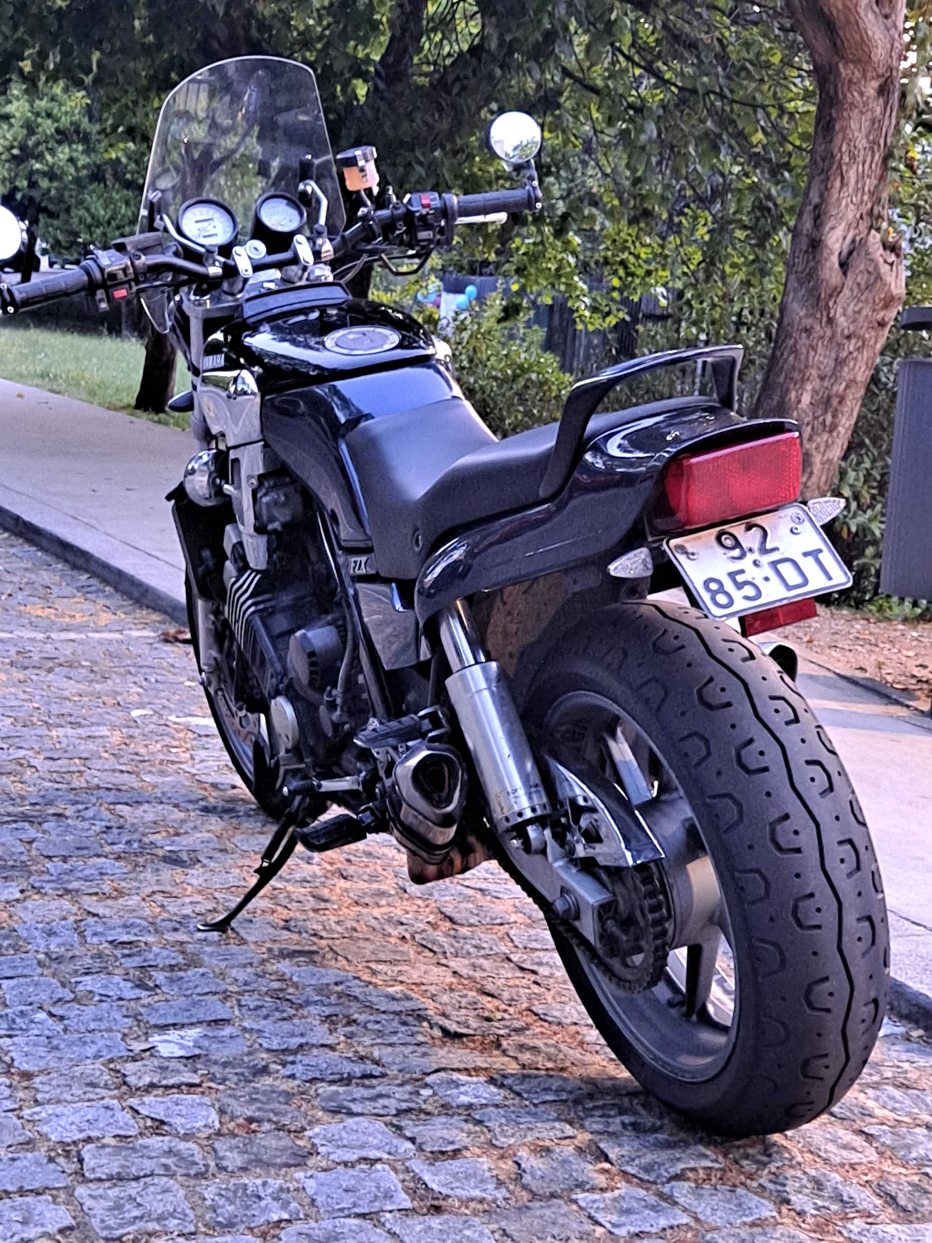 Yamaha FZX 750 - 95cv