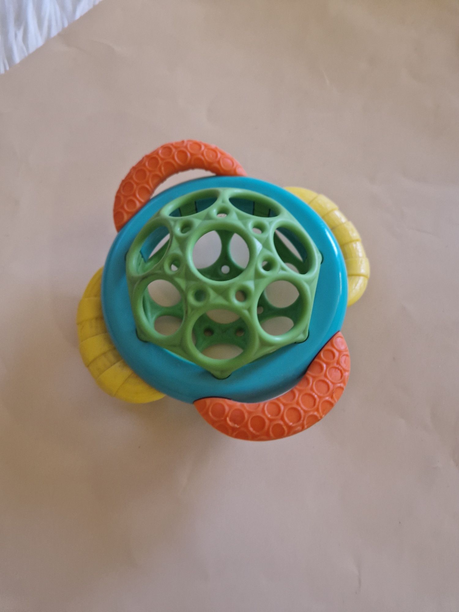 Gryzak na ząbkowanie Oball plastik gryzak dla niemowląt