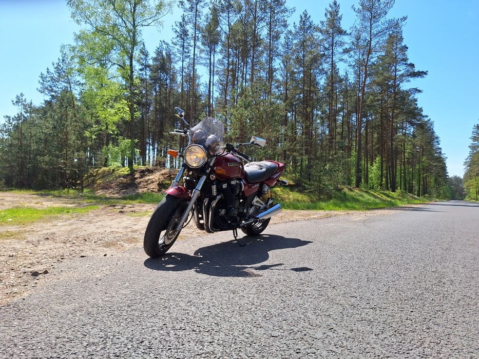 Yamaha Xjr 1200.